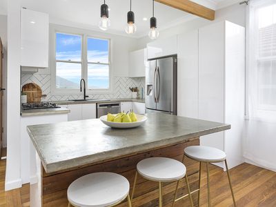 218 Farmborough Road, Farmborough Heights