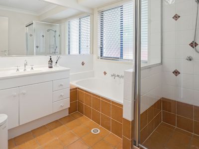 2 Leanne Close, Mcdowall