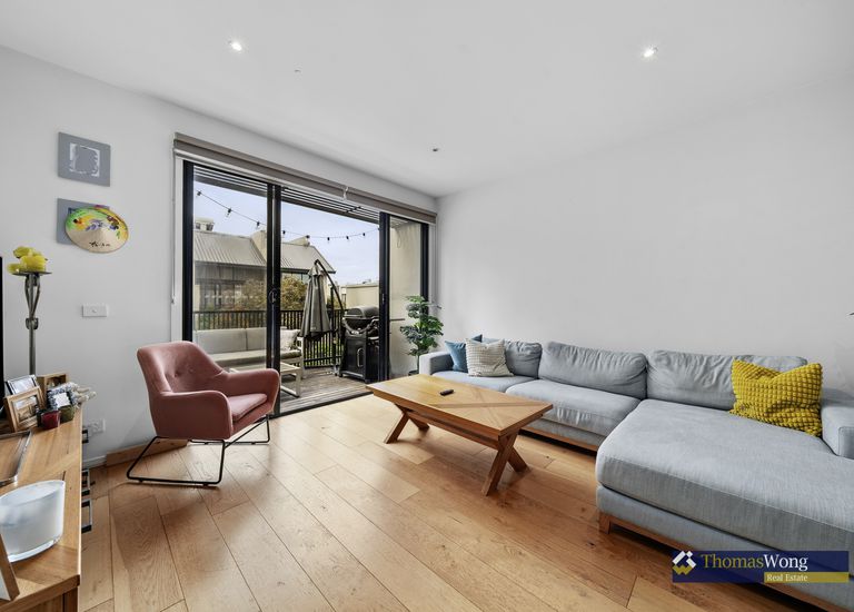 76 Central Park Walk, Cheltenham