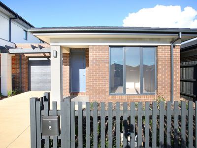 8 Goshawk Street, Narre Warren