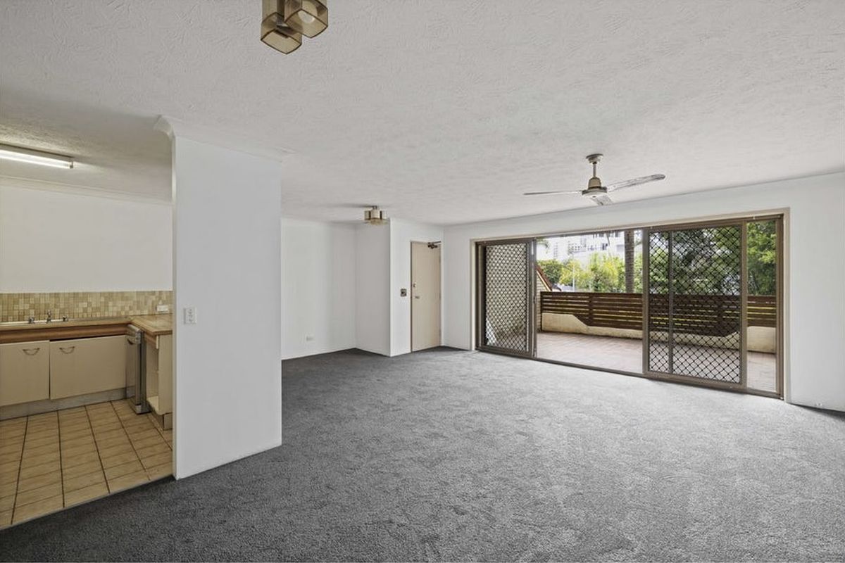 2 / 8-10 Queensland Avenue, Broadbeach