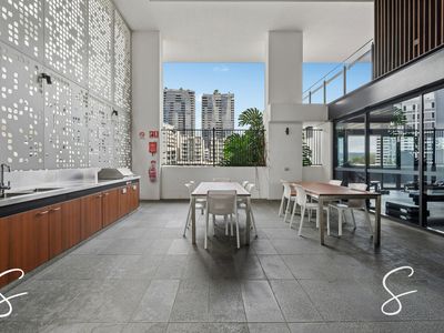 2011 / 19 Hope Street, South Brisbane