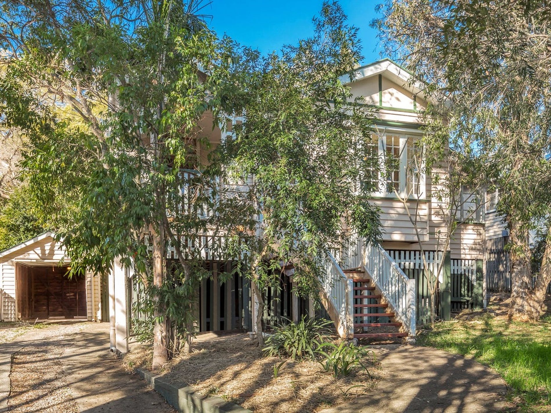 2 Warrawee Street, Toowong