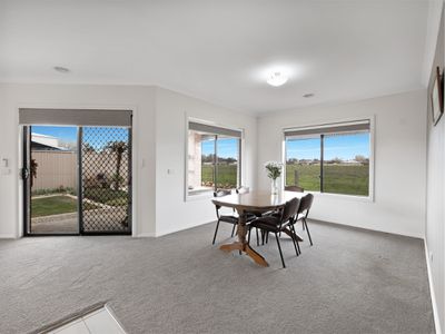 17 Kingfisher Drive, Wangaratta