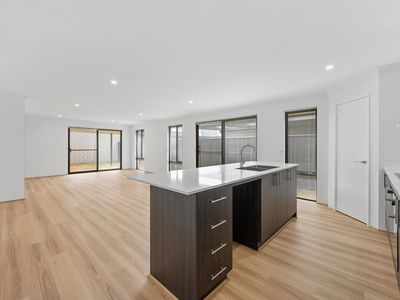 97 Willowdale Promenade, Piara Waters