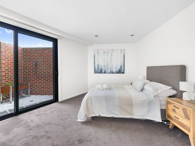 2 / 66 Wilson Street, Yarraville