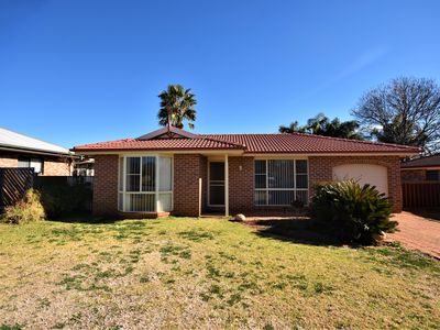 5 Websdale Drive, Dubbo