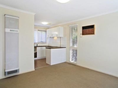 2 / 1 Holyrood Avenue, Newtown