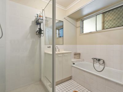 12 / 16 Hollywood Place, Oxenford