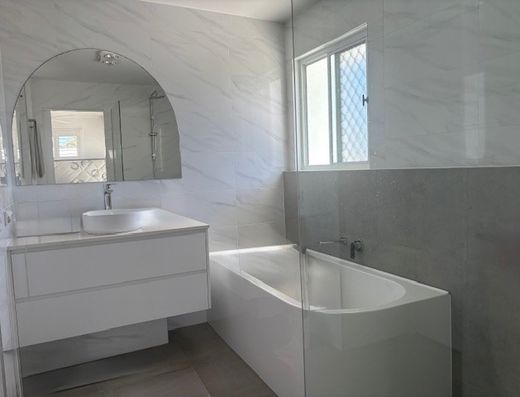 Townhouse in the heart of Coolum Beach image 9
