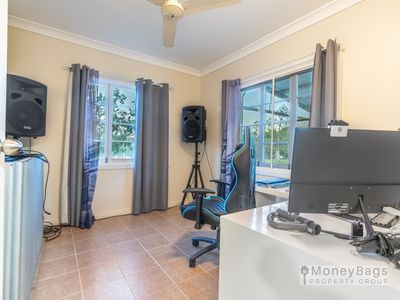 19-23 Crows Ash Court, Flagstone