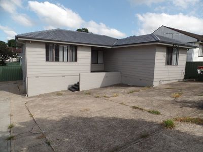 42 Heckenberg Avenue, Busby