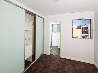6 / 2 Dressler Court, Holroyd