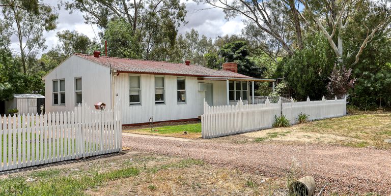 12 Railway Street, Euroa