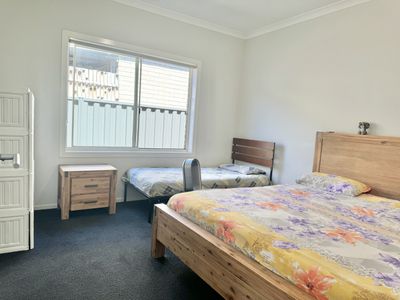 10 Brockwell Crescent, Manor Lakes