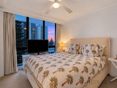 6B / 30 LAYCOCK STREET, Surfers Paradise