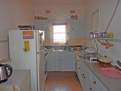 126 Stoney Creek Rd, Beverly Hills