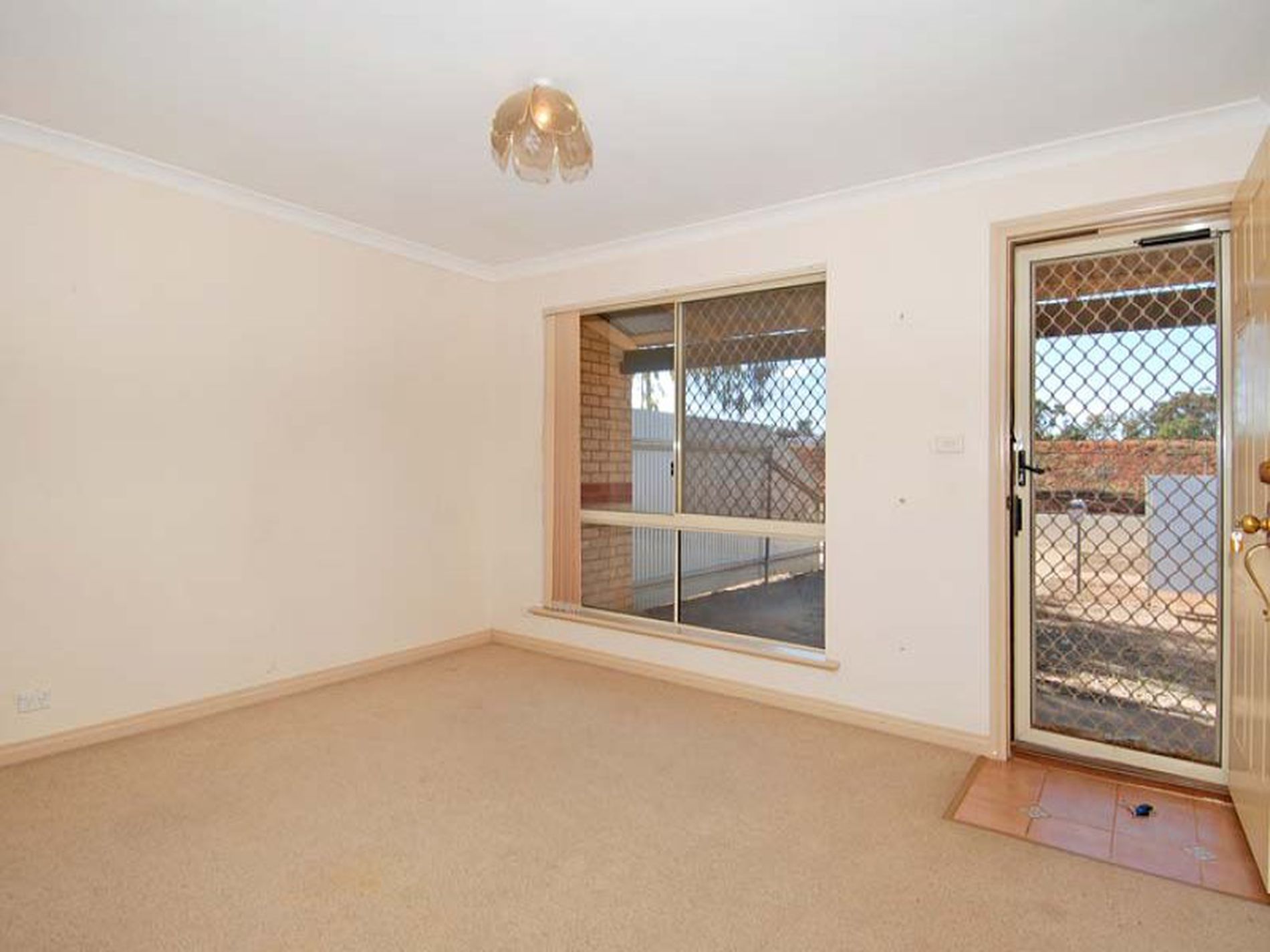 1 / 2 Wittenoom Street, Kalgoorlie