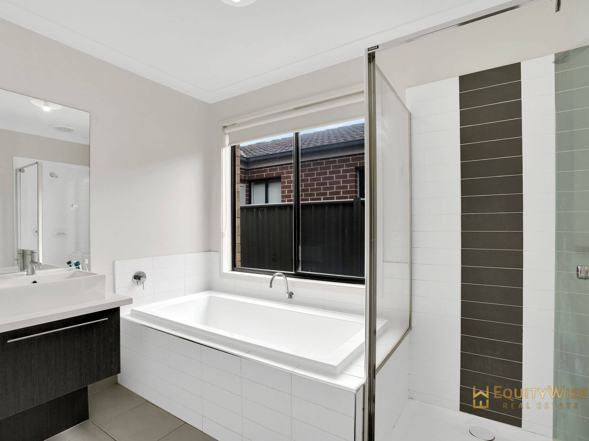 8 Gunyong Crescent, Manor Lakes