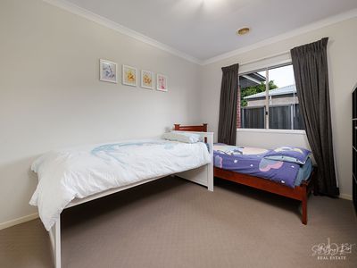 16 SILKYOAK COURT, Albury