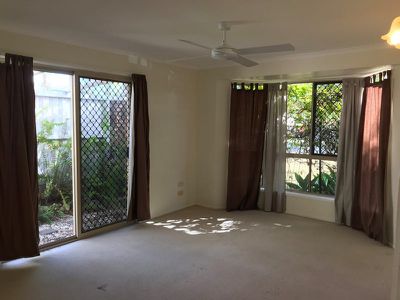 5 Kentia Court, Kawungan
