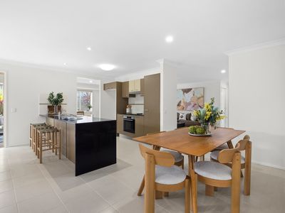 11 Lachlan Drive, Wakerley