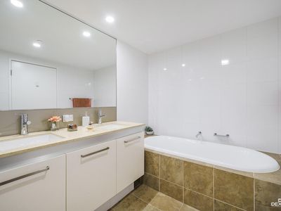 202 / 19 The Circus, Burswood