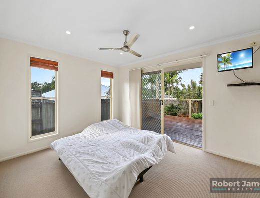 GENEROUS SIZE HOME - OPTIONS FOR DUAL LIVING image 14