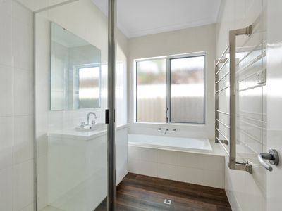 13 Riseberry Way, Somerville