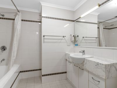 13 / 122 Mounts Bay Road, Perth