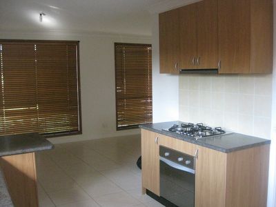 8 Fabian Place, Rosemeadow