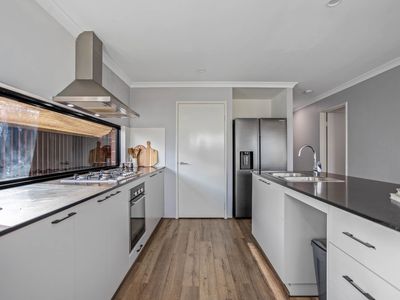 24 Berican Parade, Hilbert