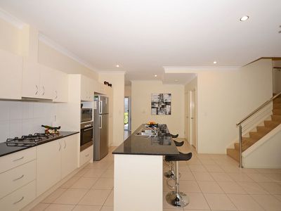 35 / 71 ELIZABETH STREET, Urangan