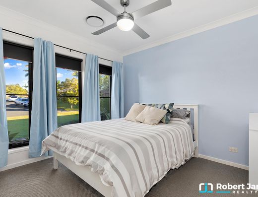 Modern Family Living in Prime Location image 8