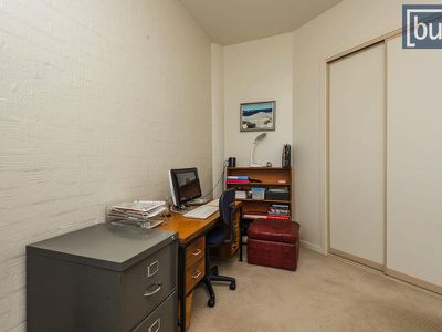 4 Maynet Pl, West Albury