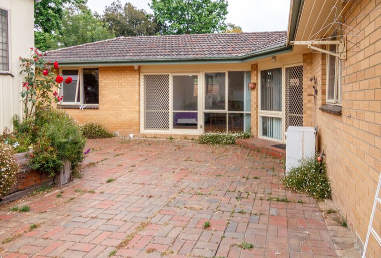 14 Knaith Road, Ringwood East