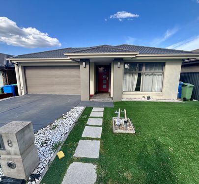 8 Pinebank Avenue, Cranbourne East