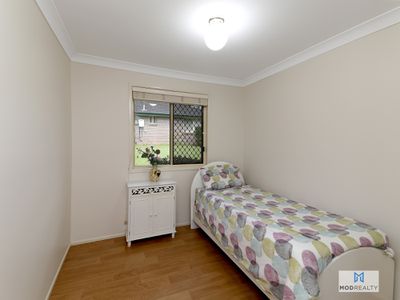 8 / 3 Spalding Crescent, Goodna