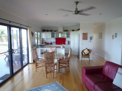 12 Sunset Avenue, Woodgate
