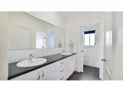 11 Eddy Court, Dubbo