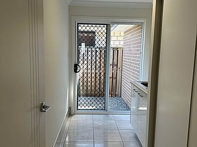 25 Oxbow Crescent, Lawnton