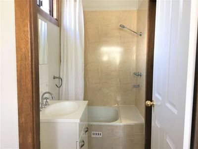 2 / 4 Commonwealth Avenue, Burrill Lake