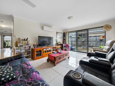 2 / 2 Darter Close, Lowood