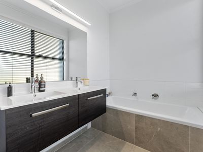 4 Marine Parade, Hobsonville