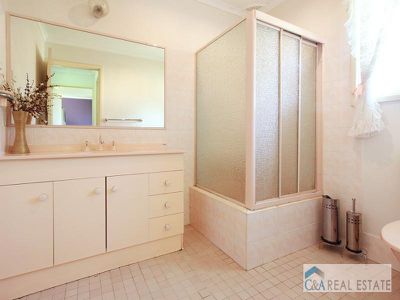 77 Cowley Cres, Prospect