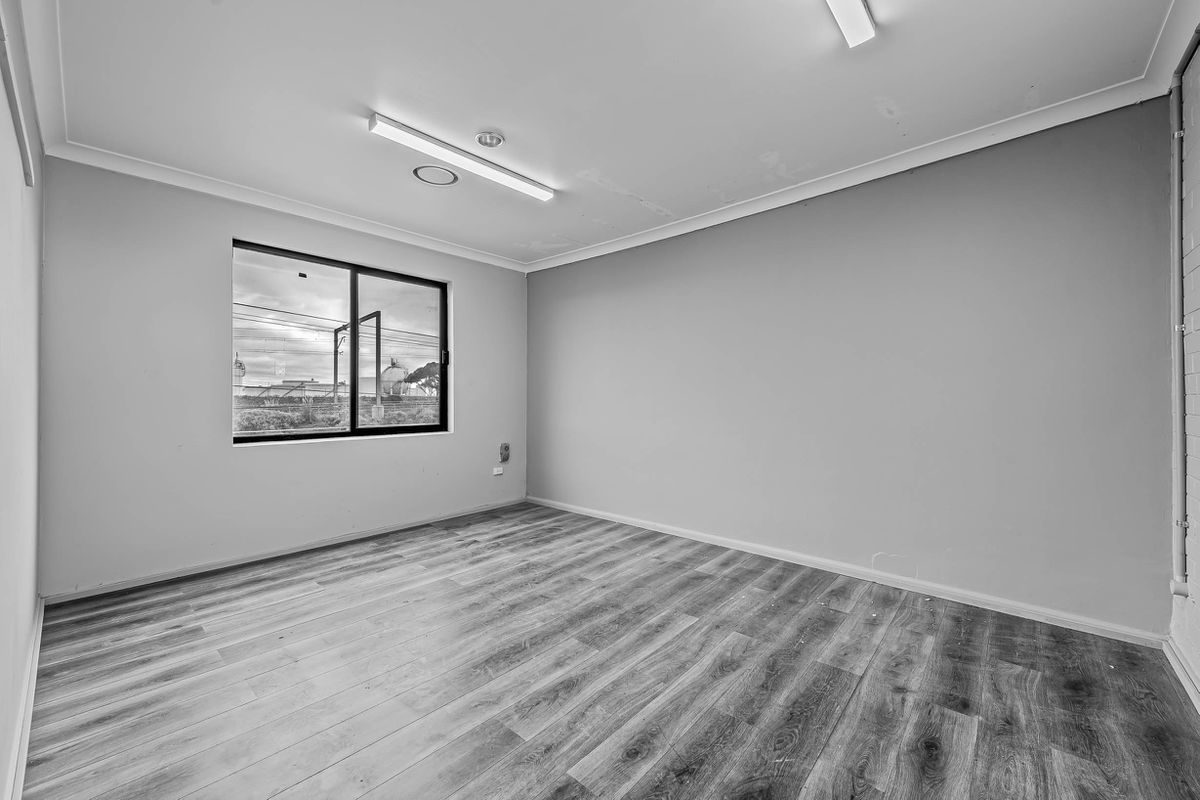 8-10 Racecourse Road, Williamstown
