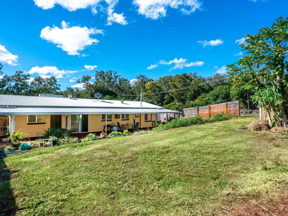 8 DANBULLA CRESCENT, Atherton
