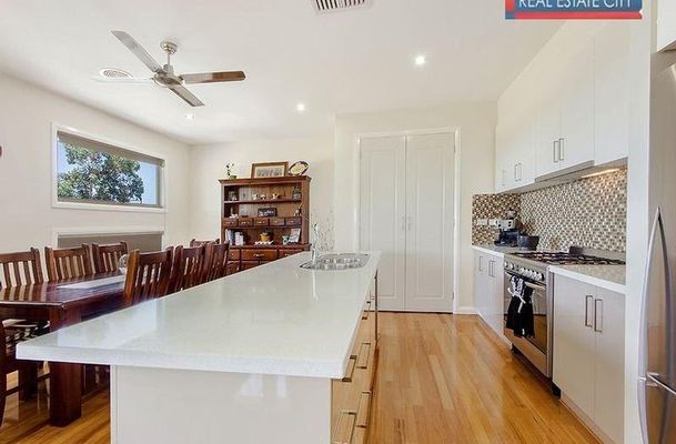 34 Centennial Park Drive, Craigieburn