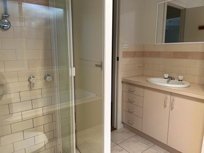 10 Dendle Street, Leopold
