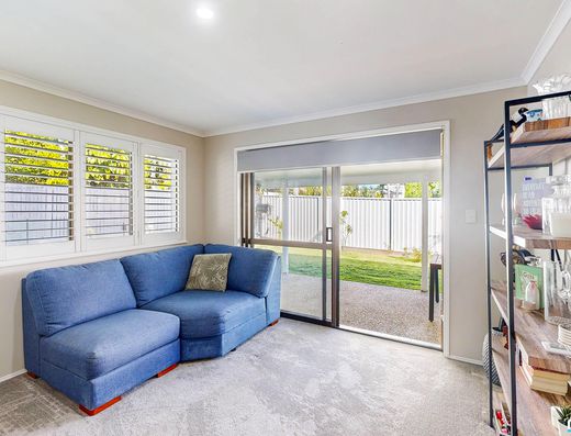 Spacious Family Living in the Heart of Old Tewantin image 8